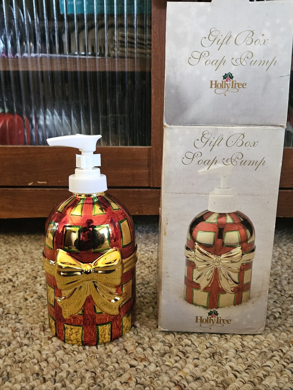 HollyTree Christmas Gift Box Soap Pump